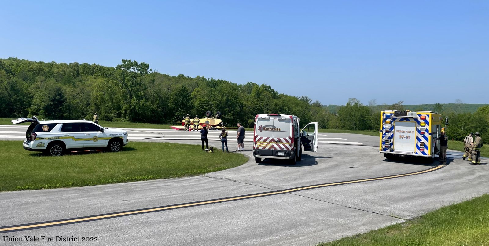 https://www.uvfdny.org/content/news/overturned%20plane%20at%20sky%20acres%205-21-22.jpg